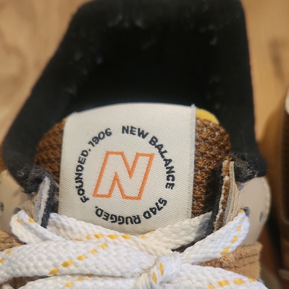 New Balance Suede Retro Shoes. - Picture 2 of 4